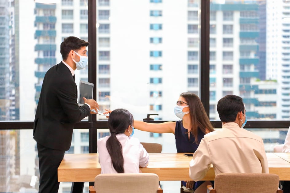 Regreso al trabajo con medidas de distanciamiento social